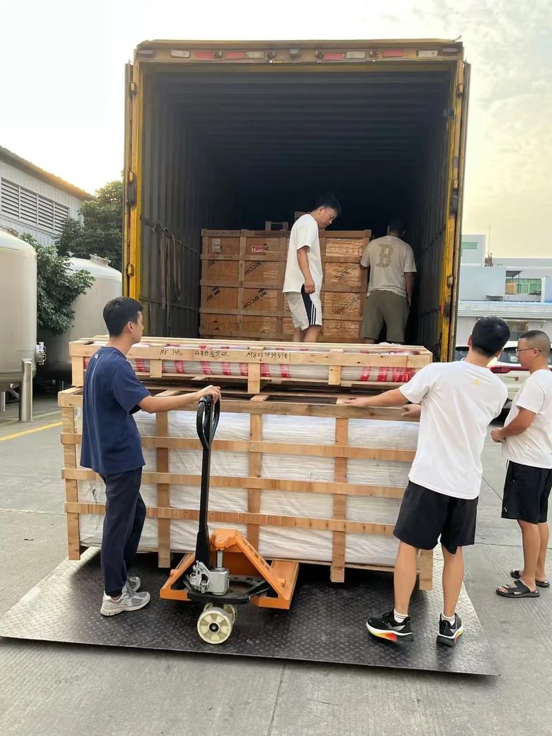 大件运输车辆技术升级：新型低平板、液压轴线车应用优势